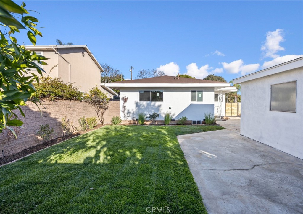 1043 S Grevillea Avenue