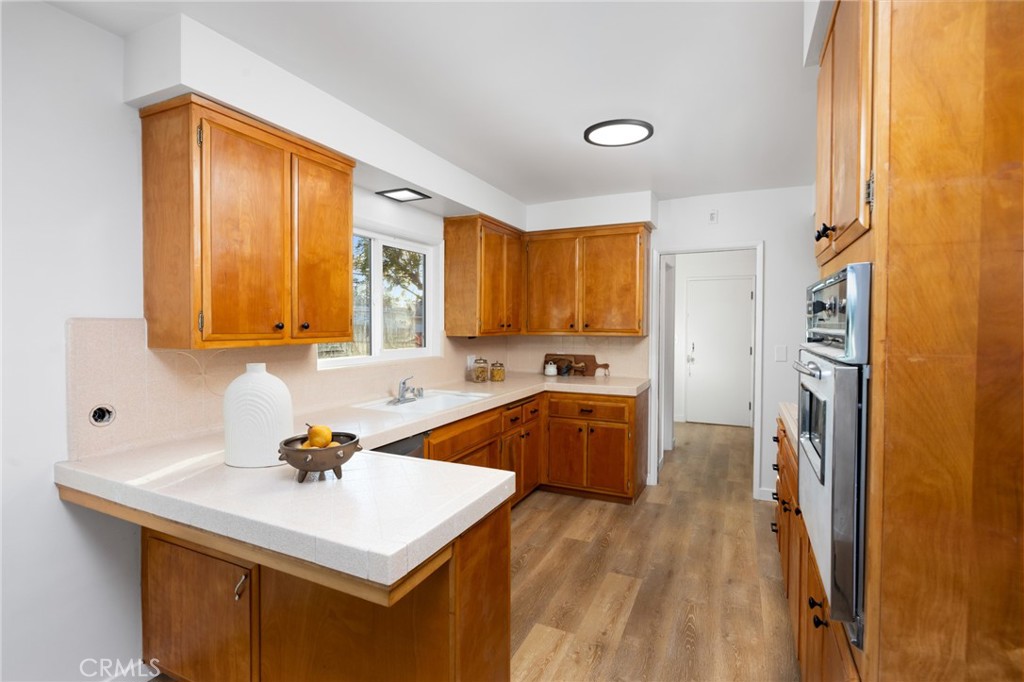 1043 S Grevillea Avenue