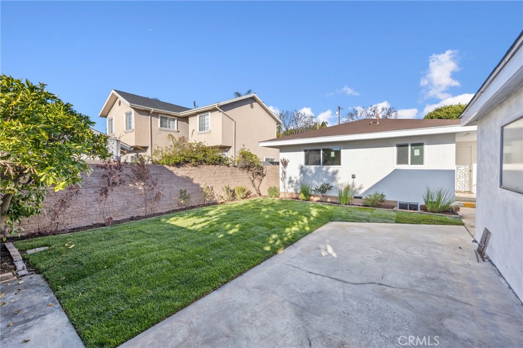 1043 S Grevillea Avenue