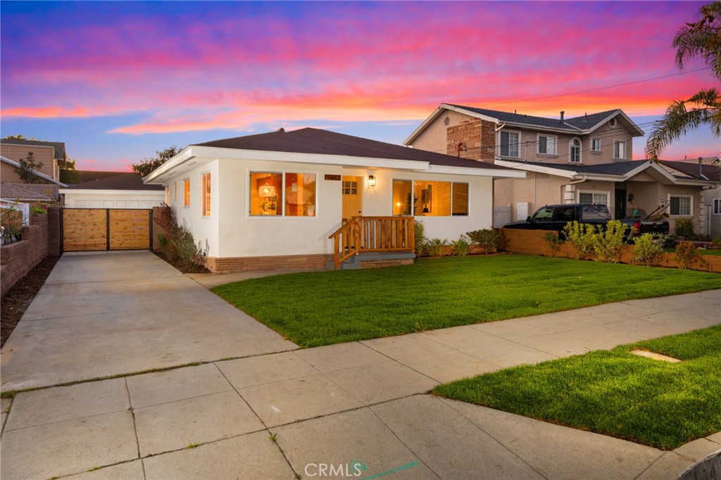 1043 S Grevillea Avenue