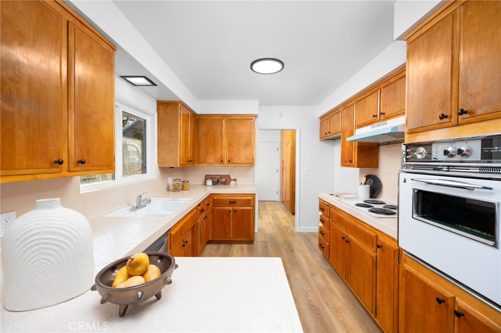 1043 S Grevillea Avenue