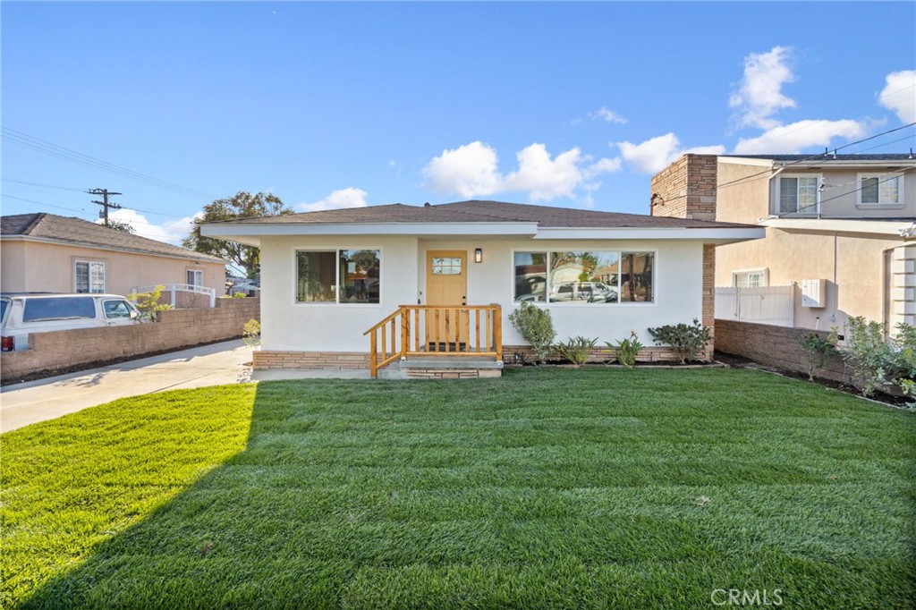 1043 S Grevillea Avenue