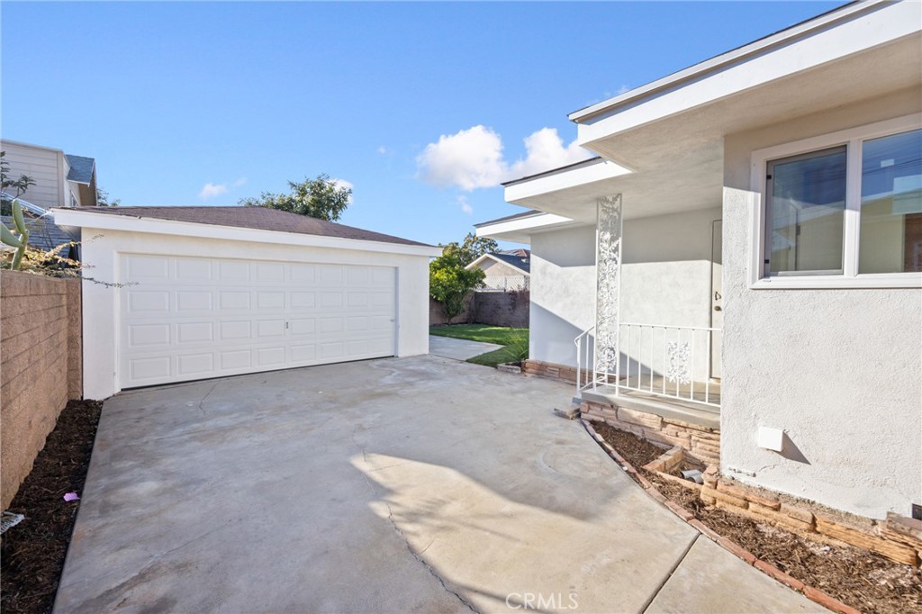 1043 S Grevillea Avenue