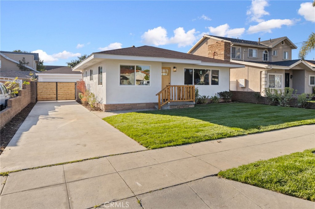 1043 S Grevillea Avenue