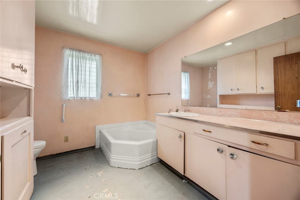 5426 Lakeview Avenue