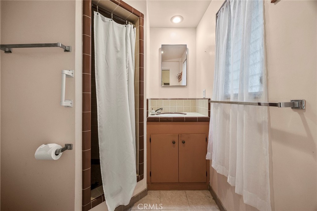 5426 Lakeview Avenue