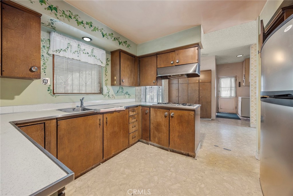 5426 Lakeview Avenue