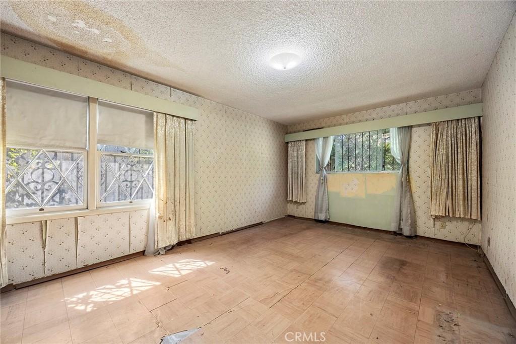 5426 Lakeview Avenue