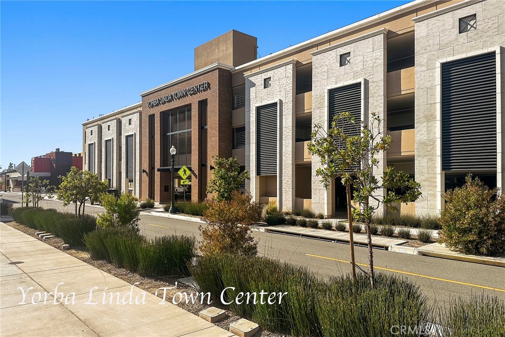 4692 Lakeview Avenue 8