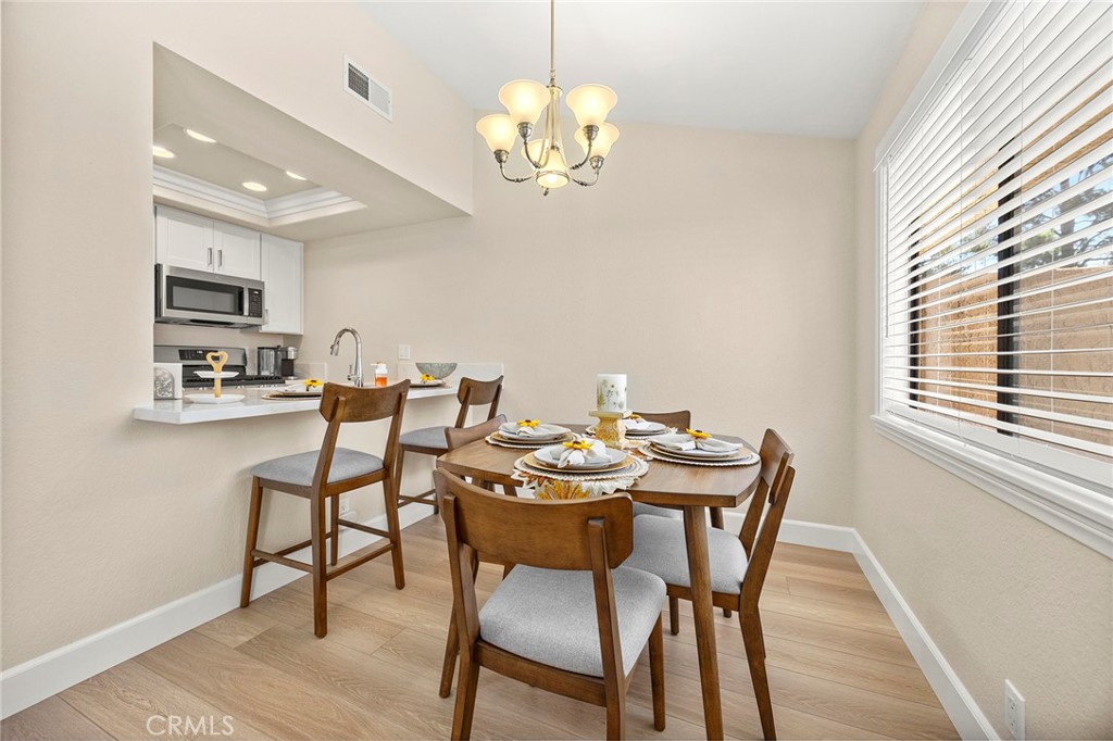 4692 Lakeview Avenue 8