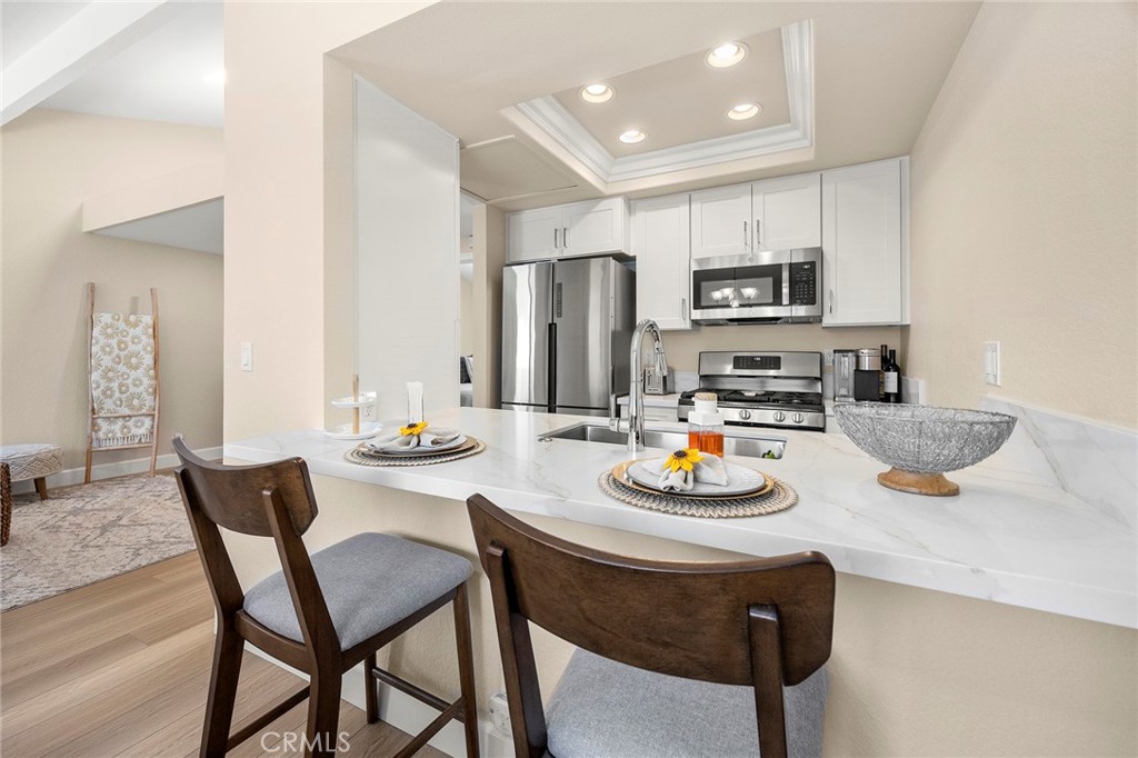 4692 Lakeview Avenue 8