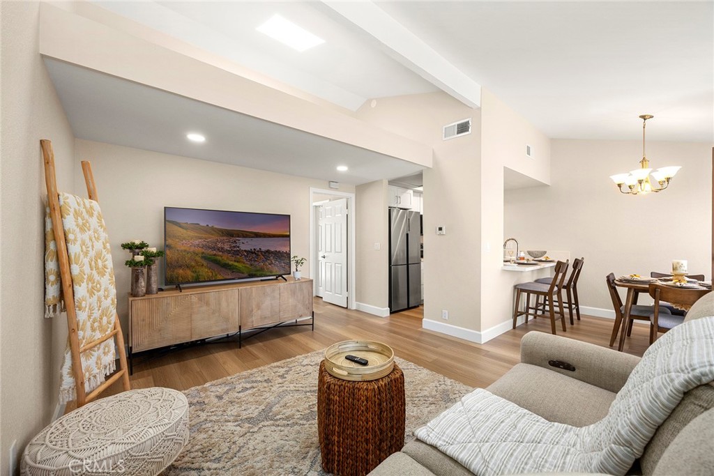 4692 Lakeview Avenue 8