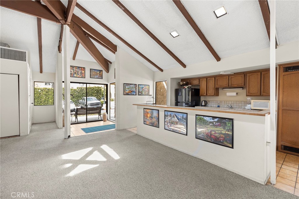 4692 Lakeview Avenue 8