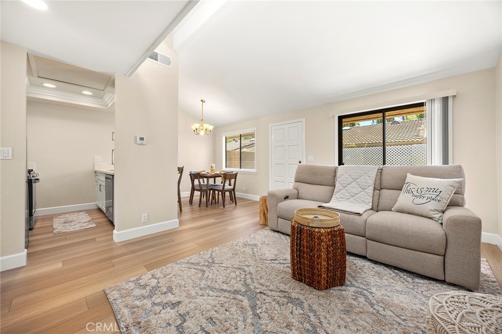 4692 Lakeview Avenue 8