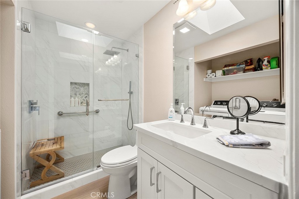 4692 Lakeview Avenue 8