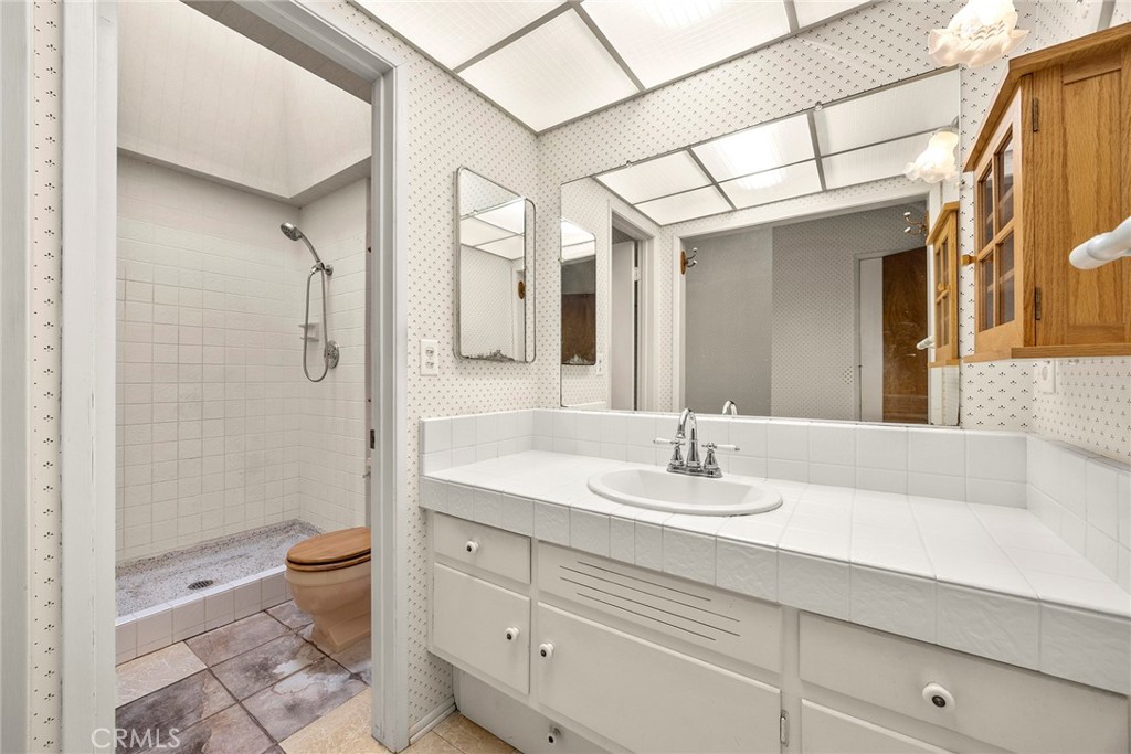 3948 E Lynnwood Avenue