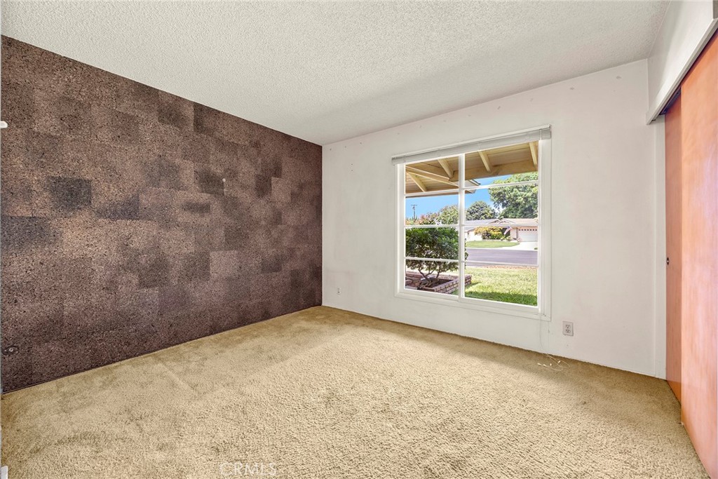 3948 E Lynnwood Avenue