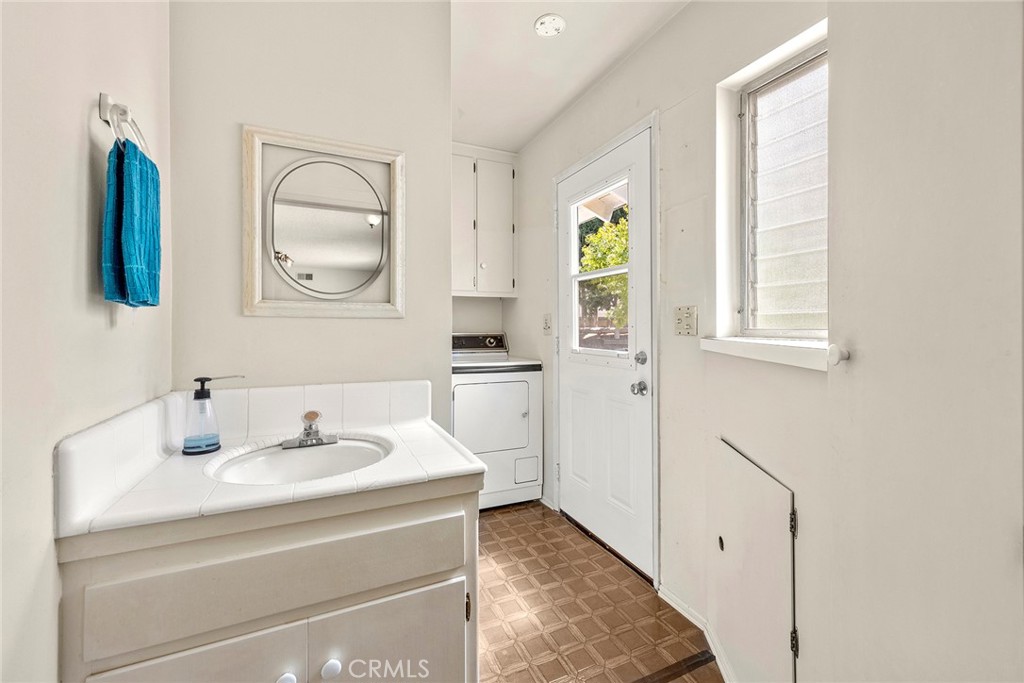 3948 E Lynnwood Avenue