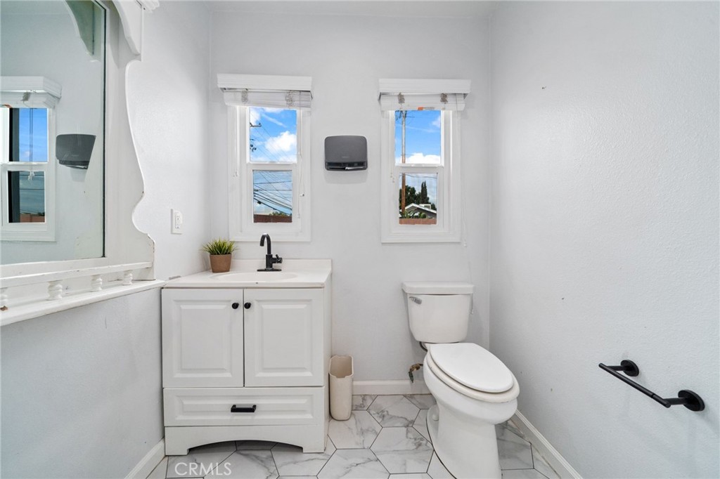 2283 N Batavia Street