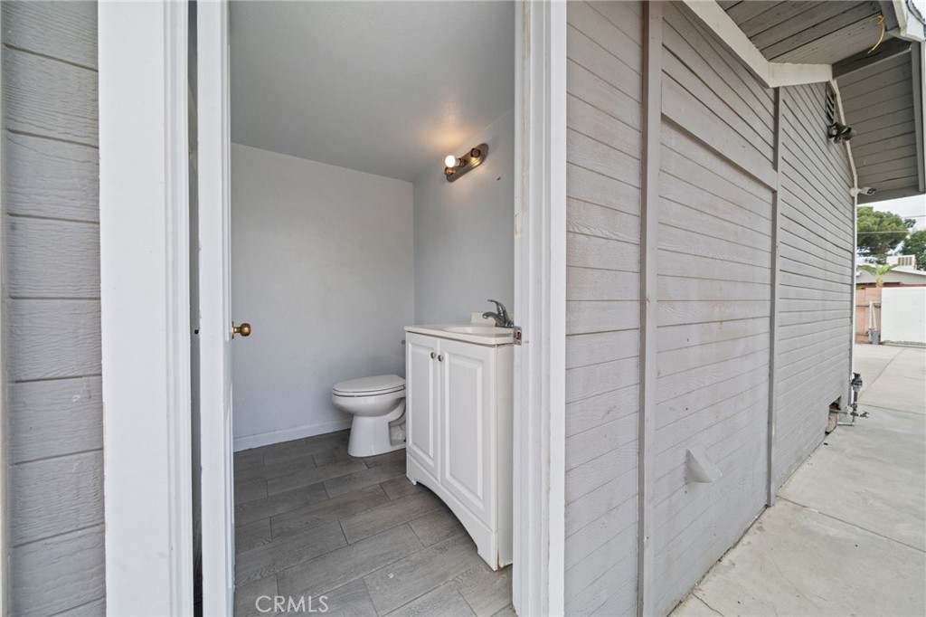 2283 N Batavia Street