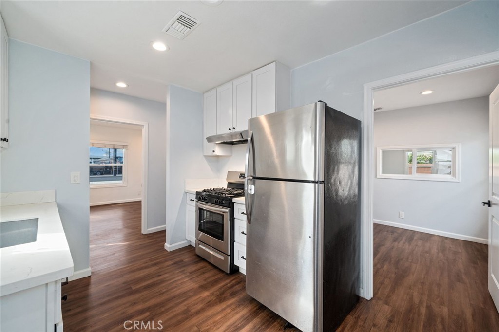 2283 N Batavia Street