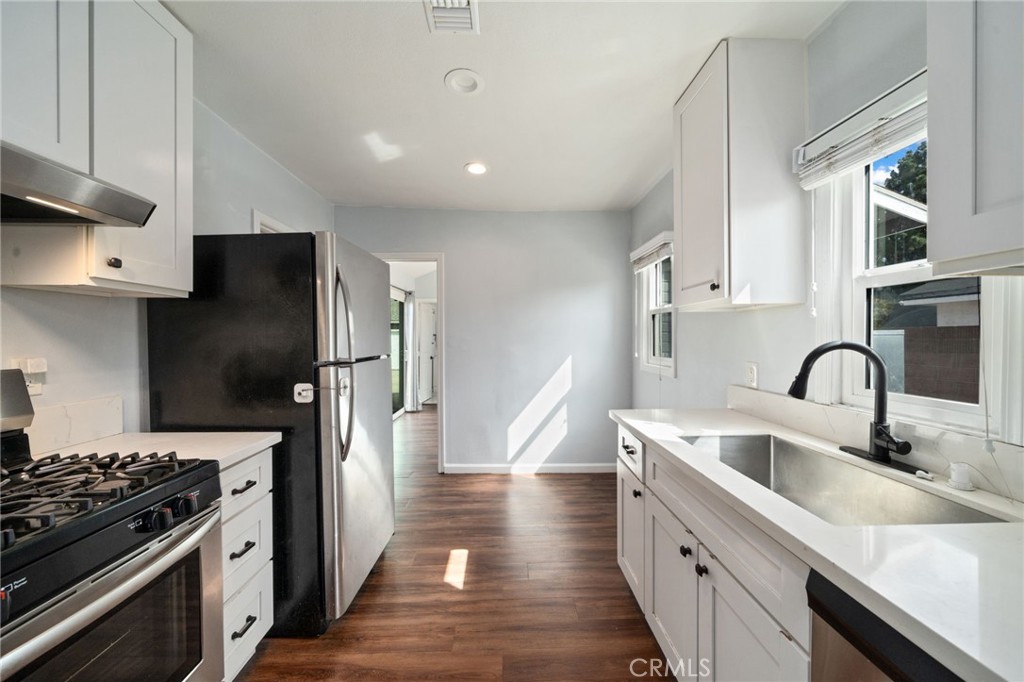 2283 N Batavia Street