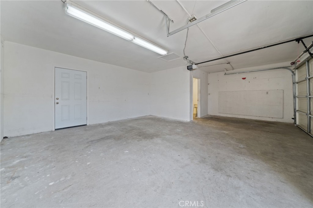 2283 N Batavia Street