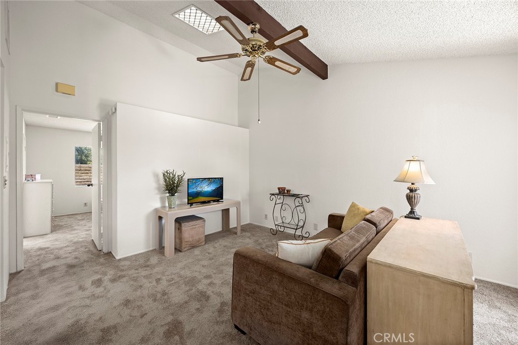 4678 Lakeview 1