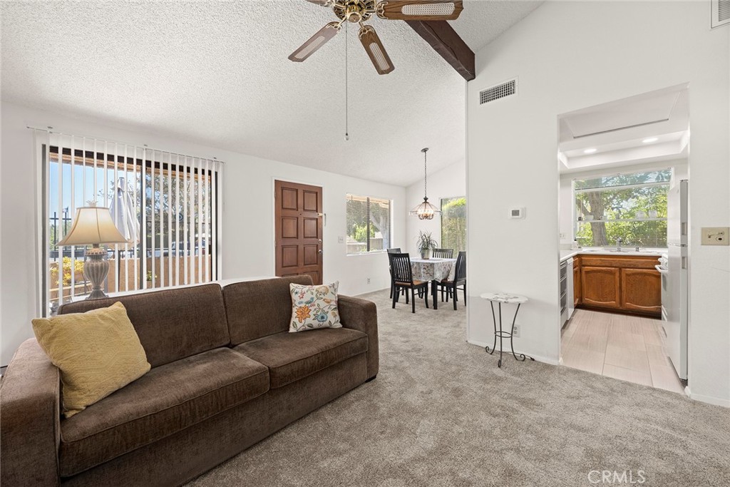 4678 Lakeview 1