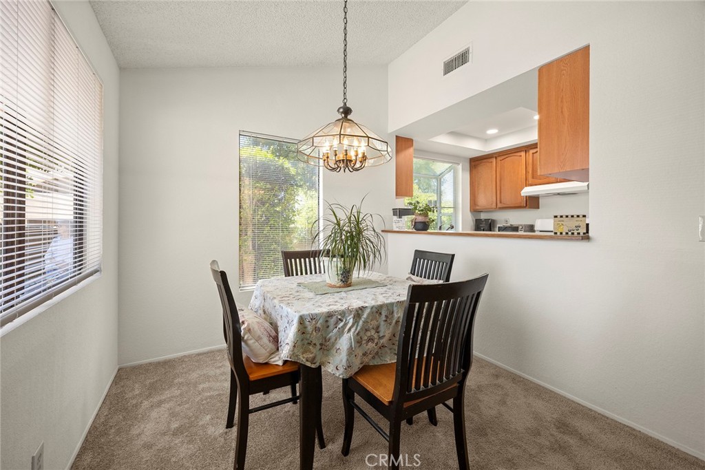 4678 Lakeview 1