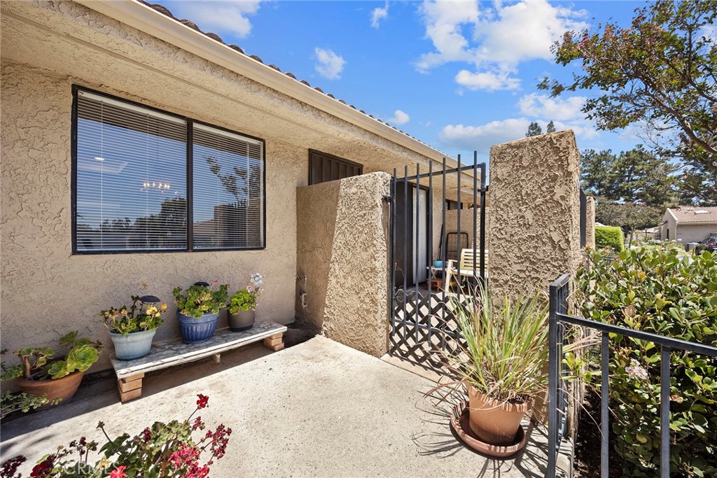 4678 Lakeview 1