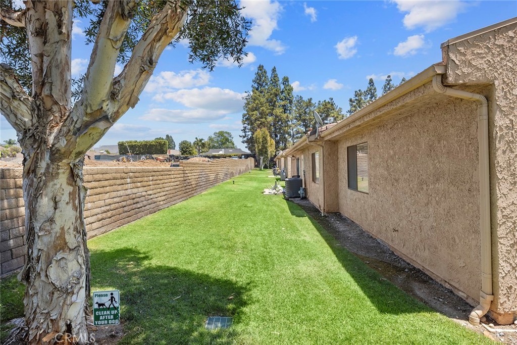 4678 Lakeview 1