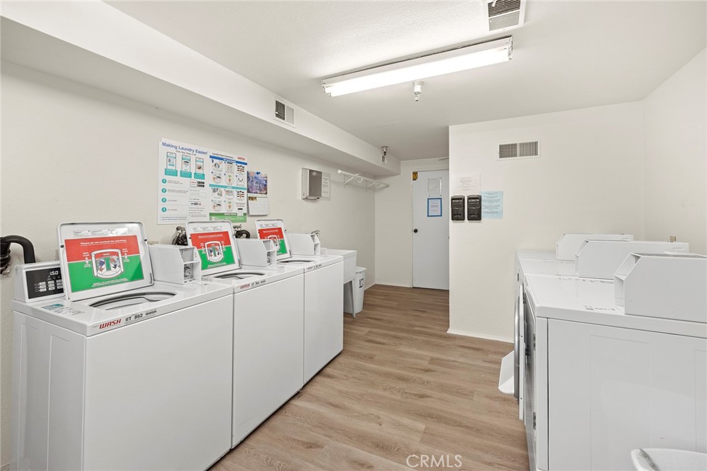 4678 Lakeview 1