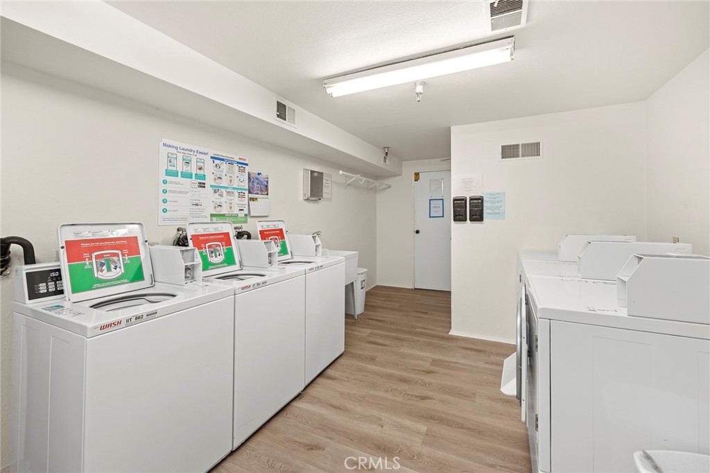 4678 Lakeview 1