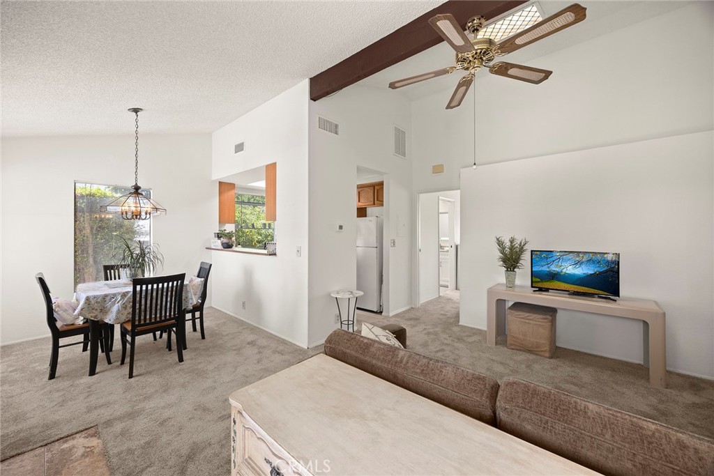 4678 Lakeview 1