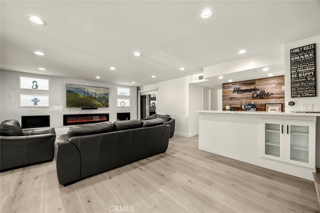 7147 E Columbus Dr
