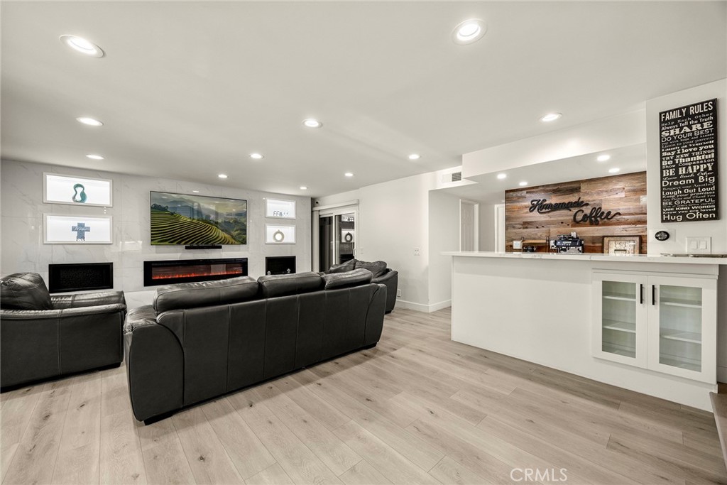 7147 E Columbus Dr