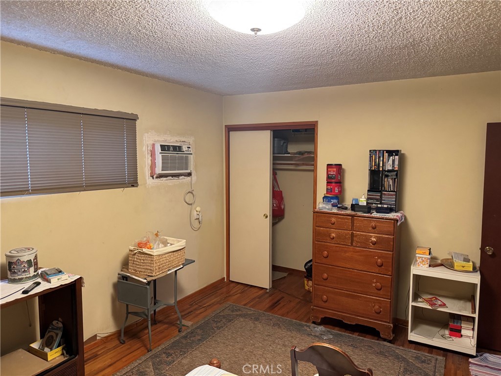 4015 Hubbard