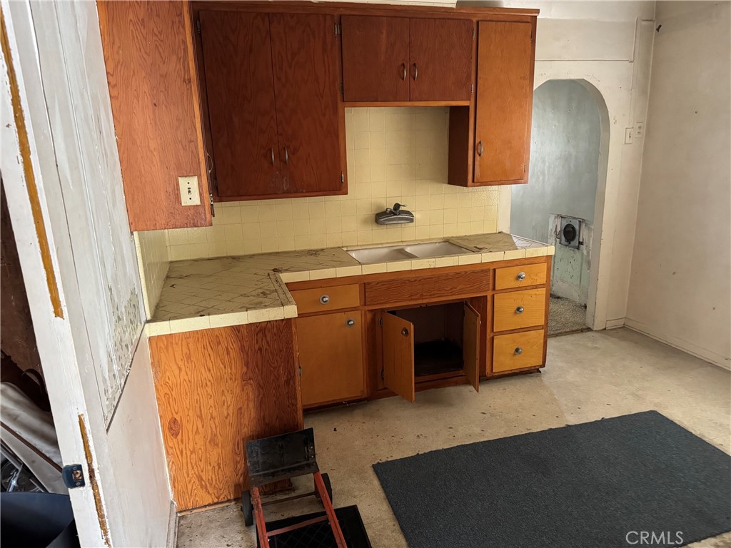 4015 Hubbard