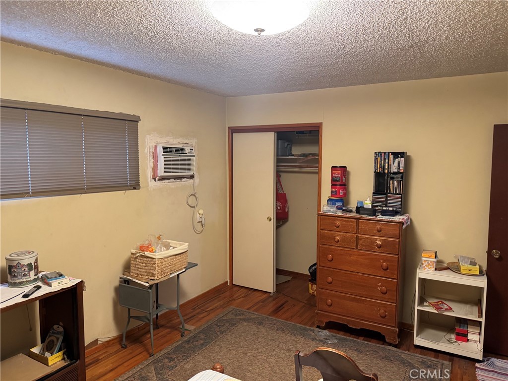 4015 Hubbard