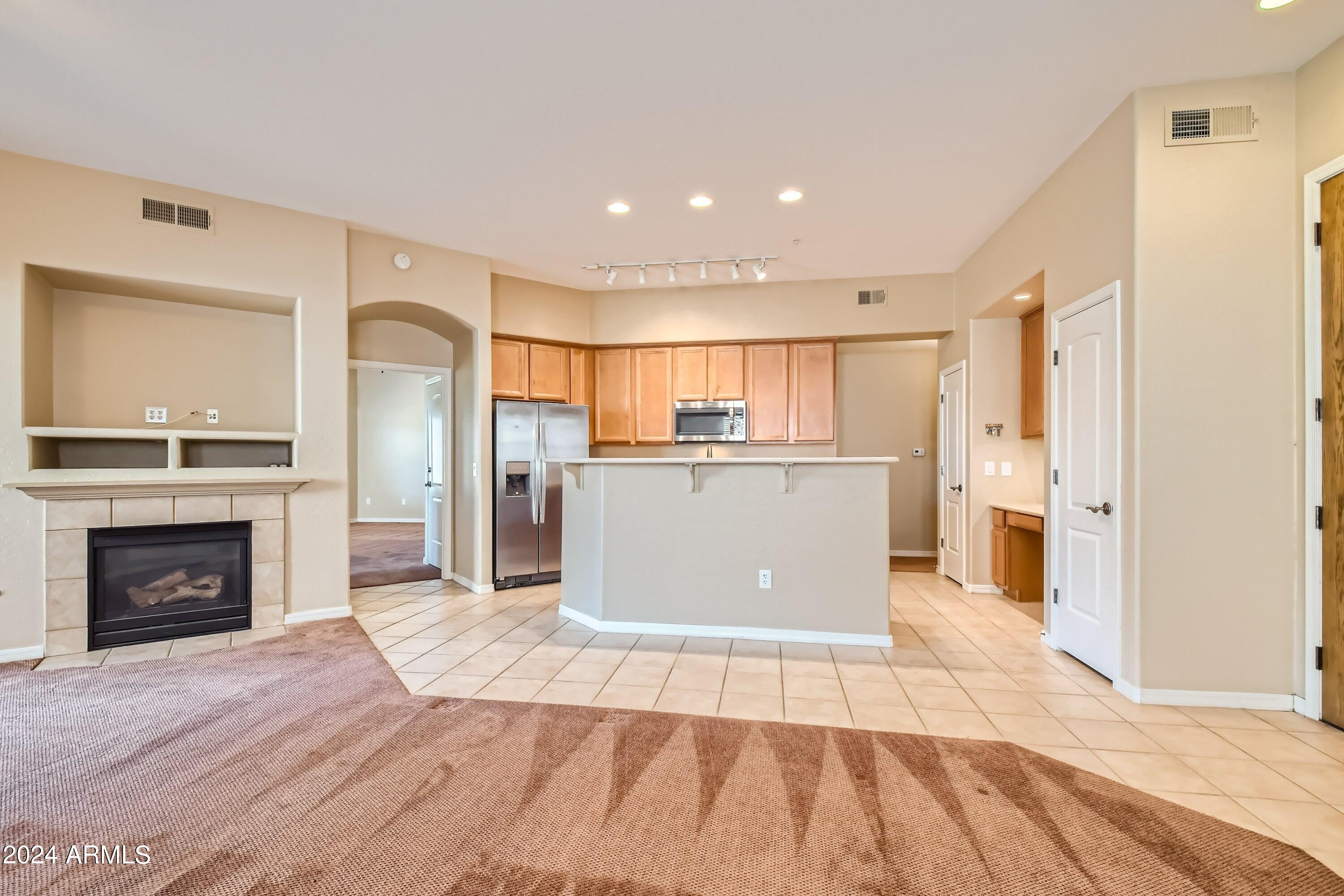 11000 N 77th Place, 1012