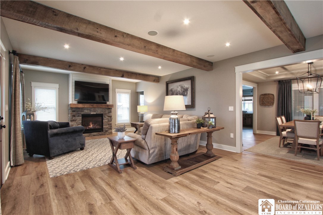 4328 Lakeside Drive