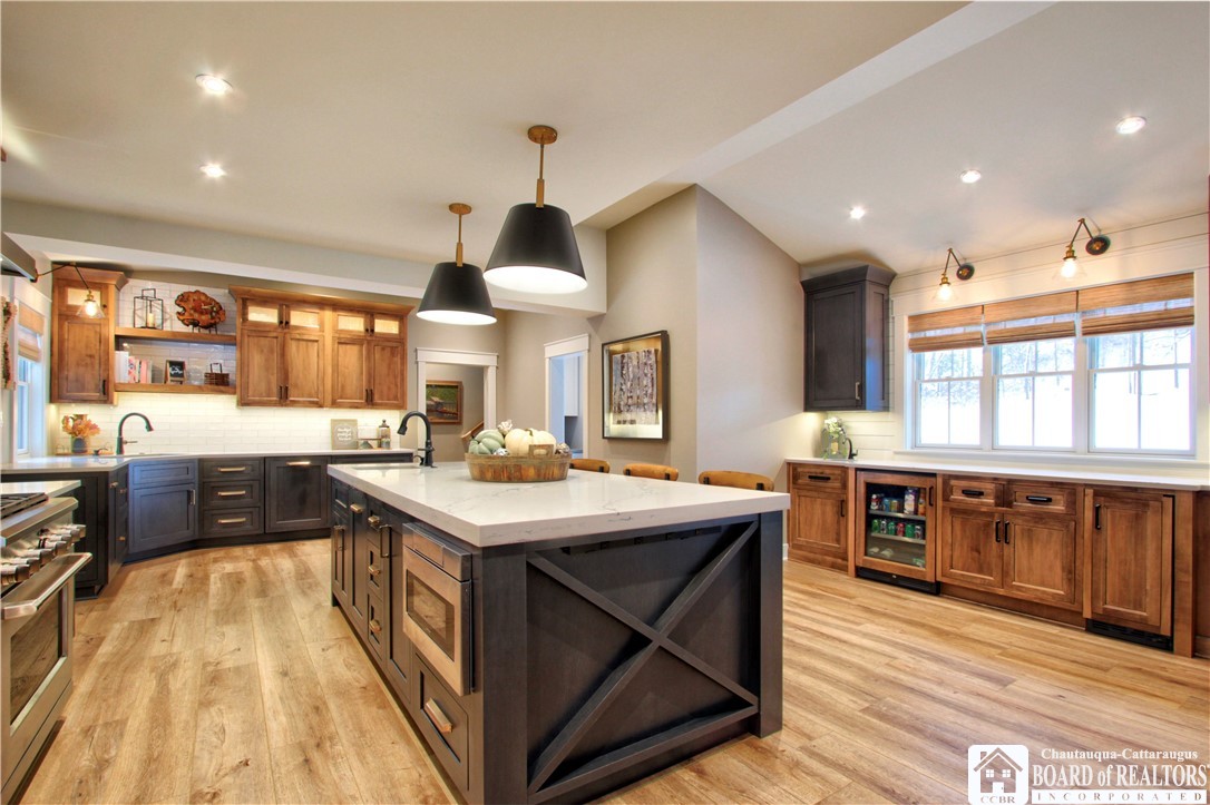 4328 Lakeside Drive