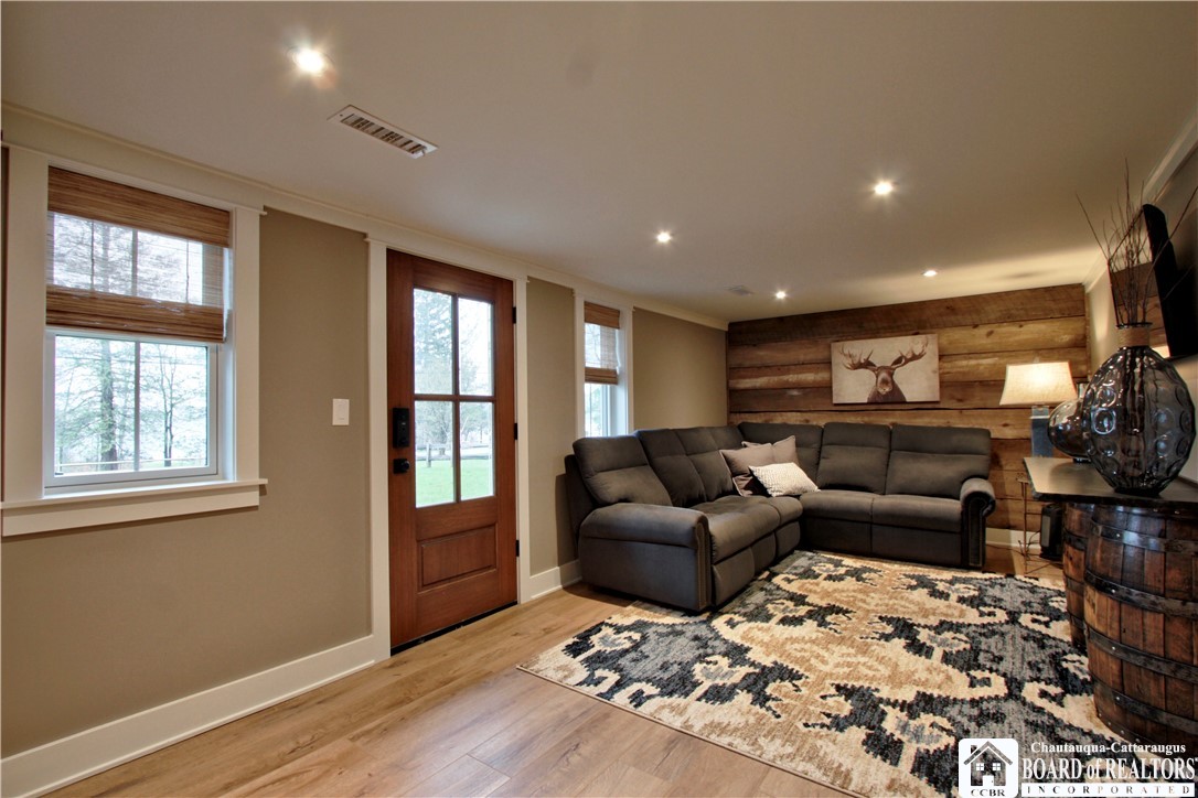 4328 Lakeside Drive
