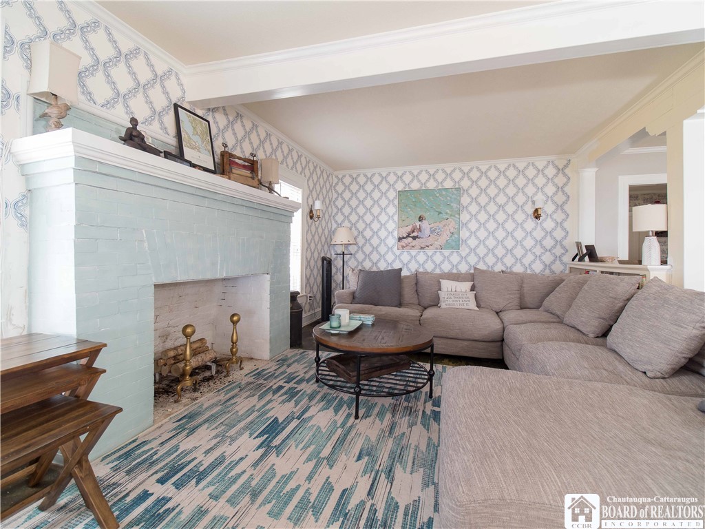 4421 Lakeside Drive