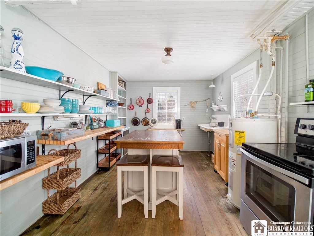 4421 Lakeside Drive