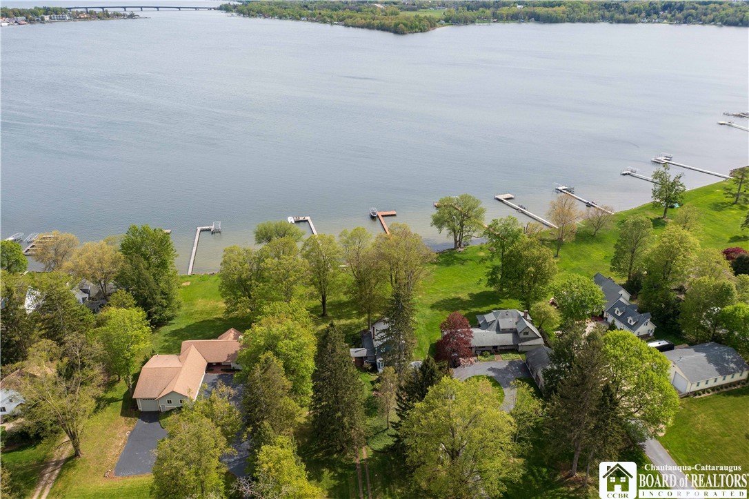 4421 Lakeside Drive
