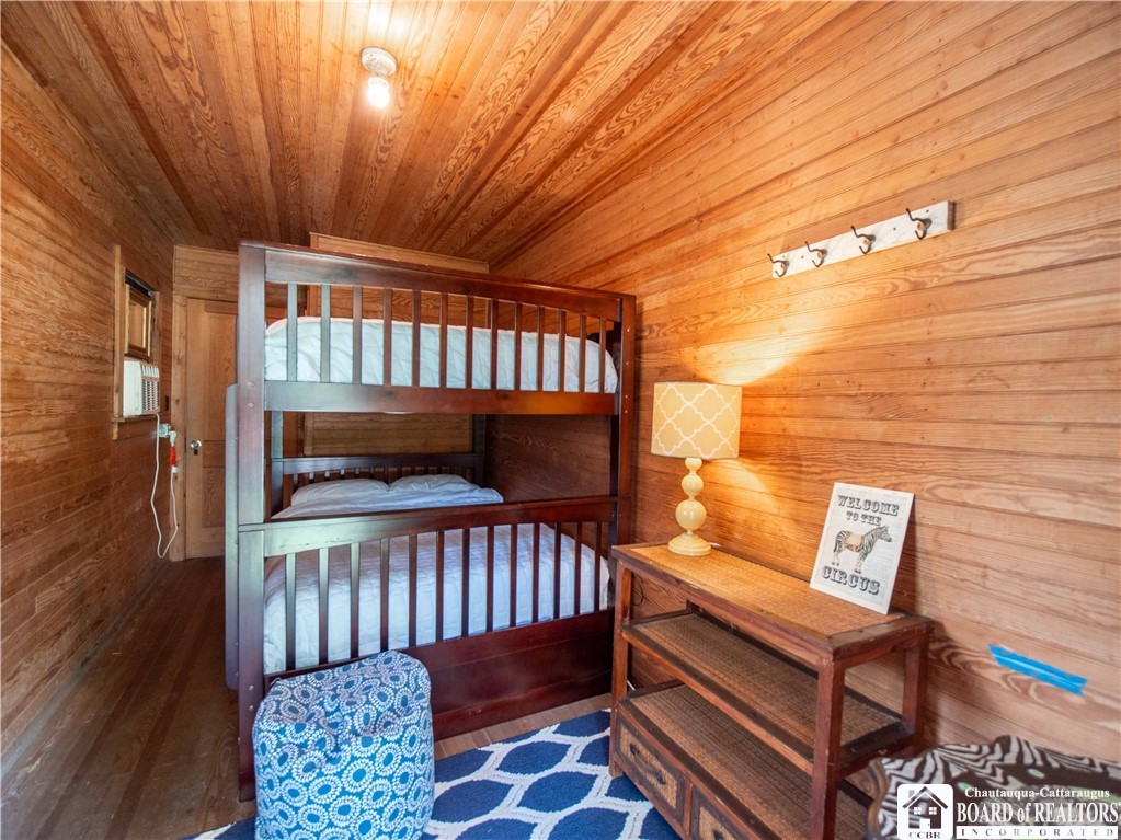 4421 Lakeside Drive