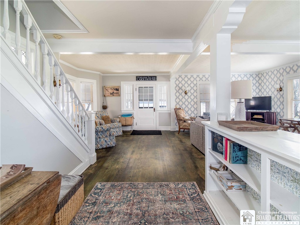 4421 Lakeside Drive