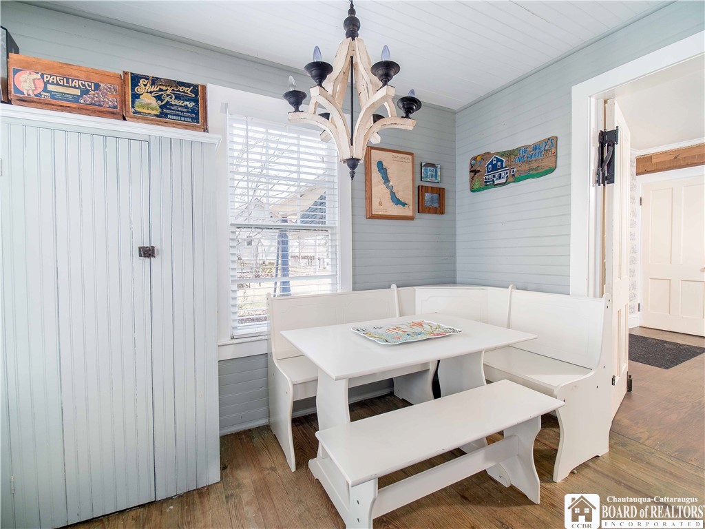 4421 Lakeside Drive